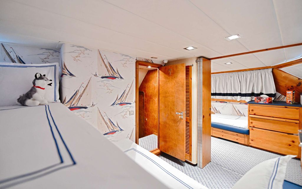 SOMETHING COOL - Boat Images
