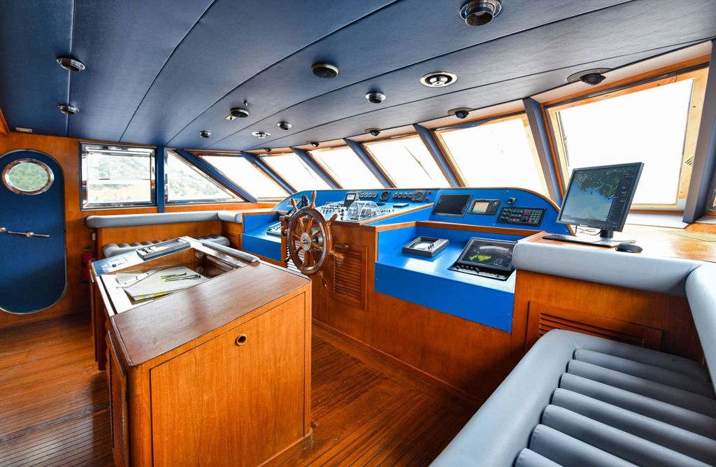 SOMETHING COOL - Boat Images