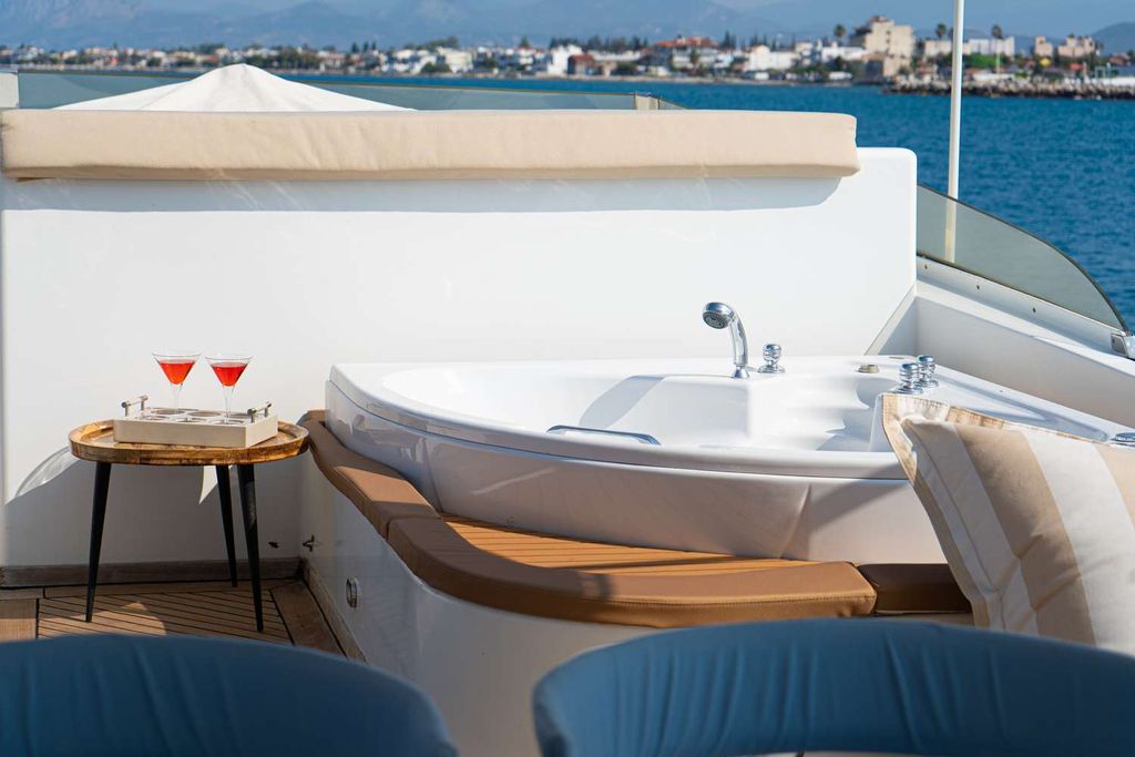 AQUILA - Boat Images