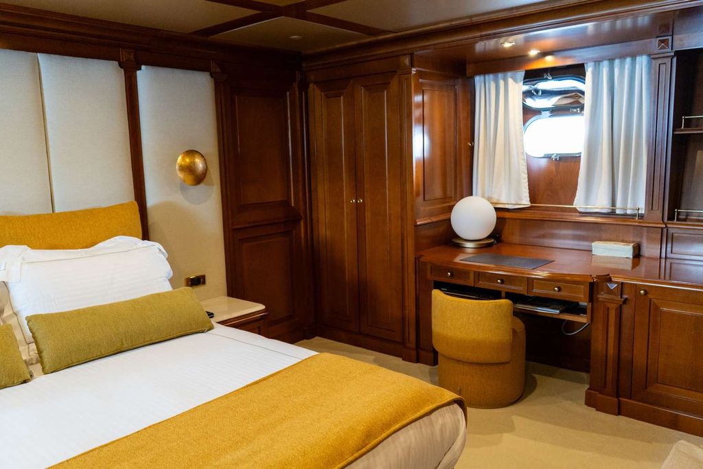 AQUILA - Boat Images