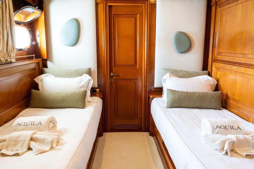 AQUILA - Boat Images