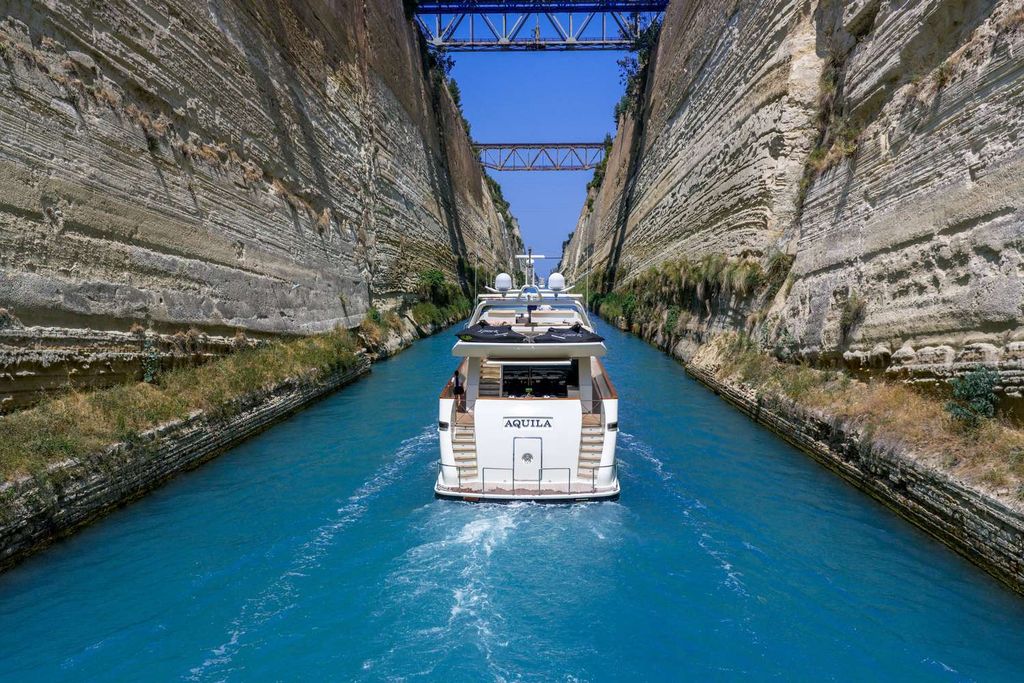 AQUILA - Boat Images