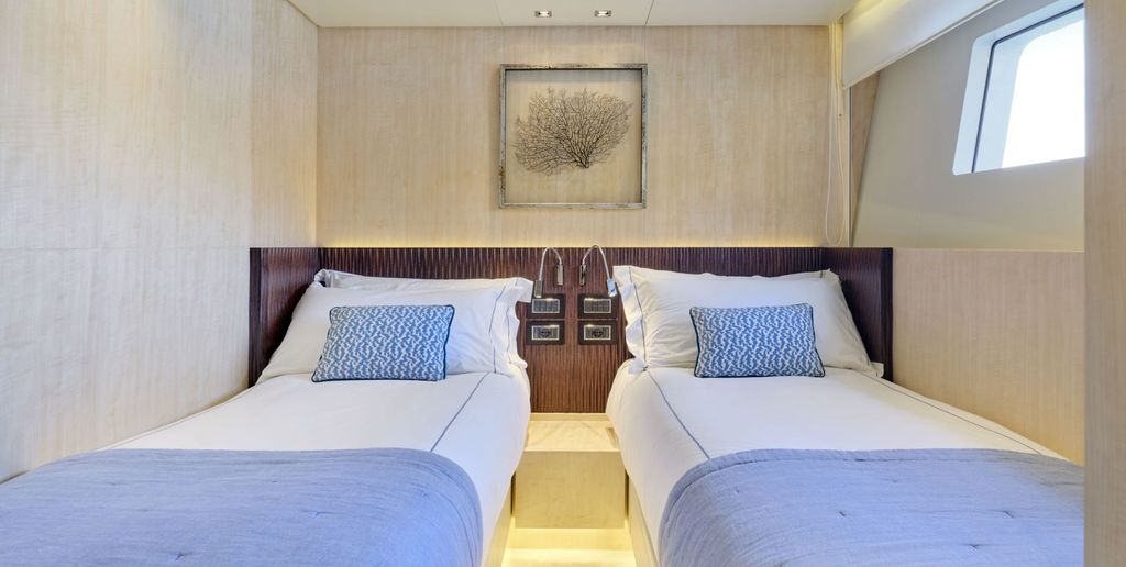 RARE DIAMOND - Boat Images
