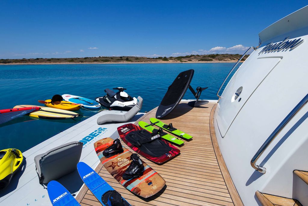 FREEDOM - Boat Images