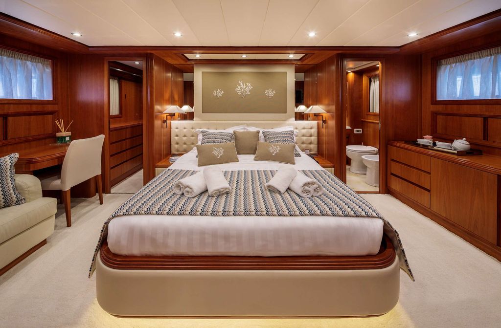 FREEDOM - Boat Images