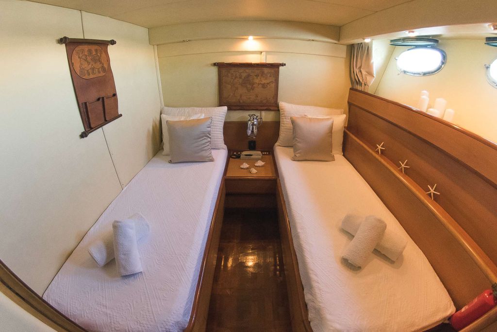 TEMPTATION - Boat Images