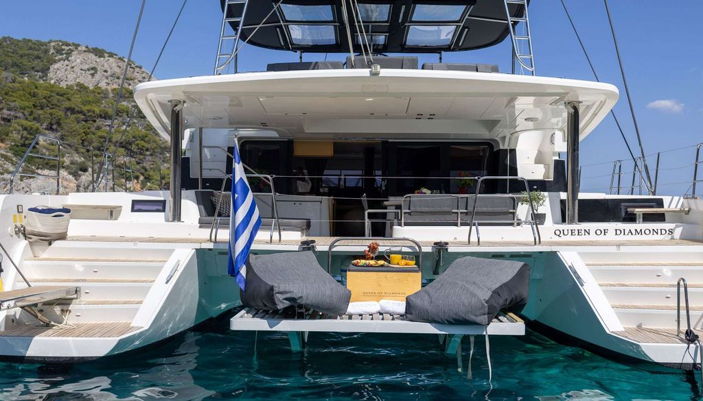 QUEEN OF DIAMONDS - Boat Images