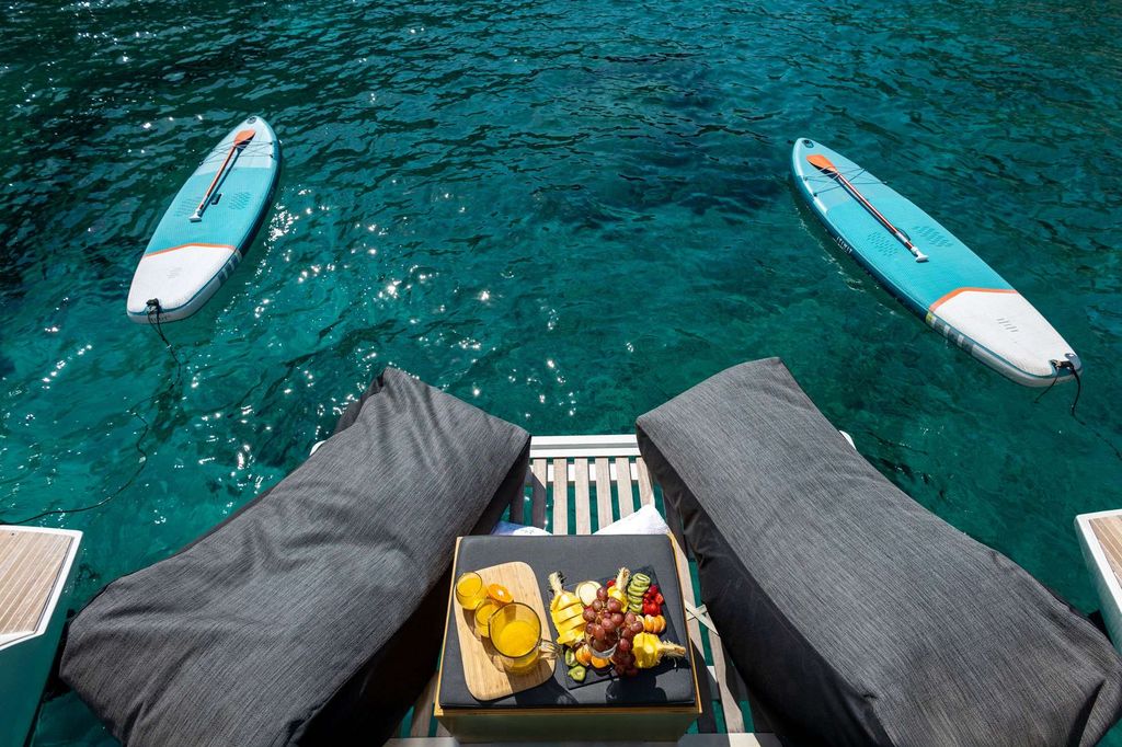 QUEEN OF DIAMONDS - Boat Images