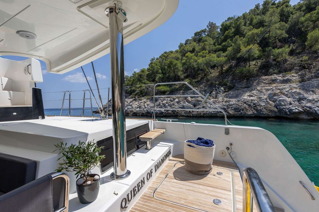 QUEEN OF DIAMONDS - Boat Images