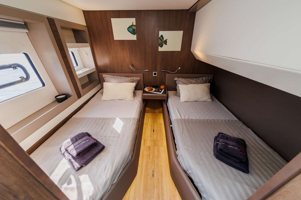 OCEAN LOUNGE - Boat Images