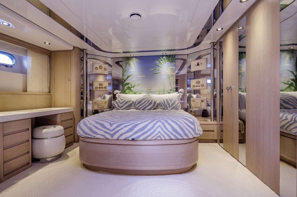 NOMMO - Boat Images
