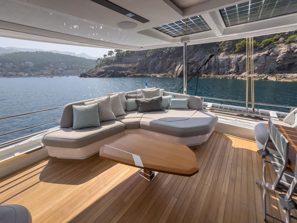 SERENISSIMA III - Boat Images