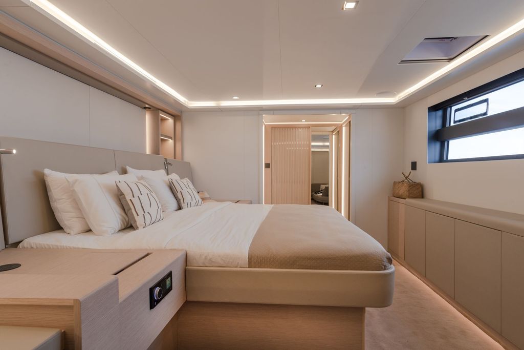 SERENISSIMA III - Boat Images