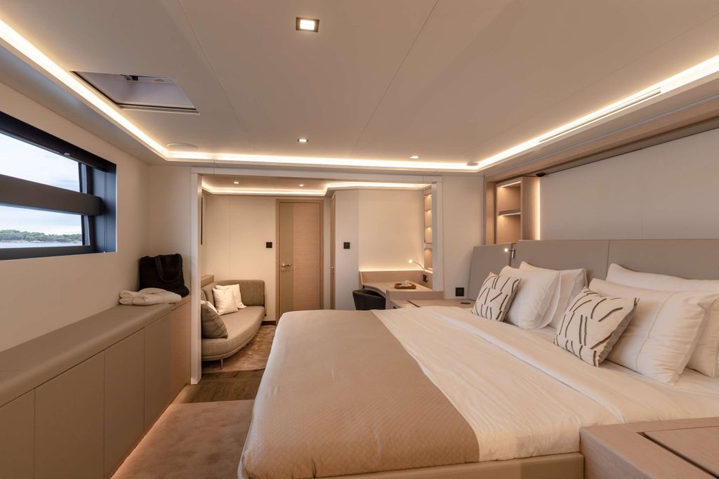 SERENISSIMA III - Boat Images