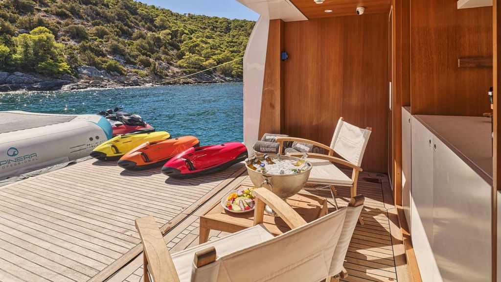 AXIOS - Boat Images