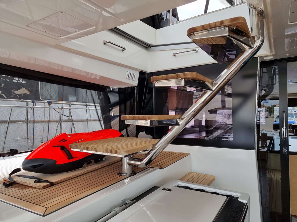 Pearly Gates - Boat Images