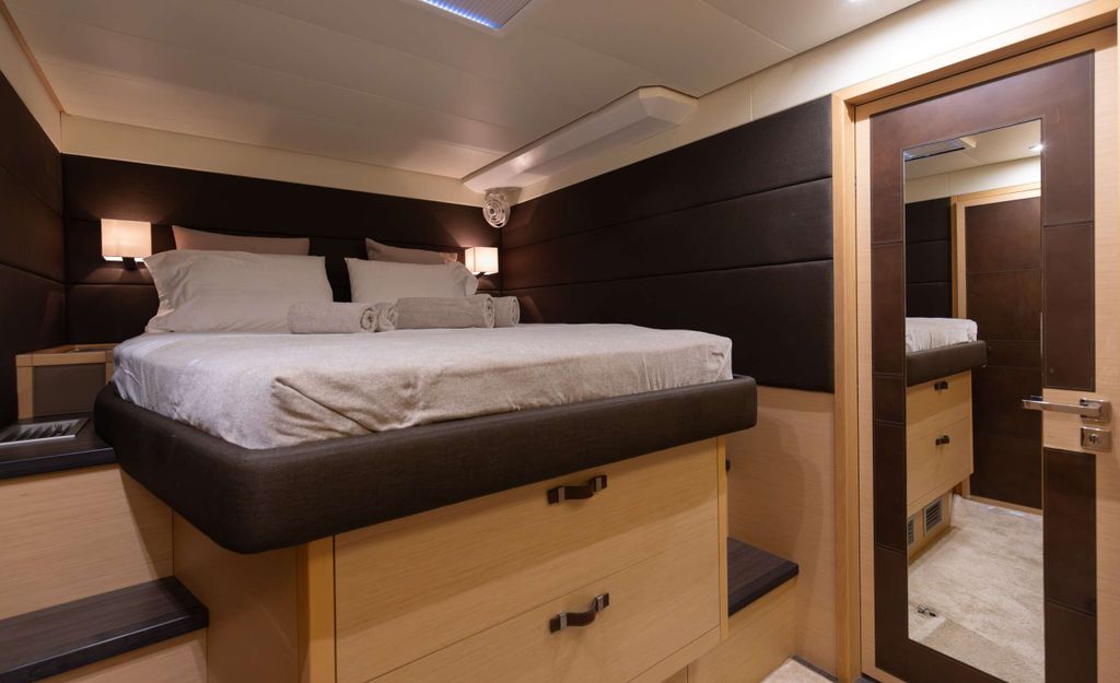 Pearly Gates - Boat Images