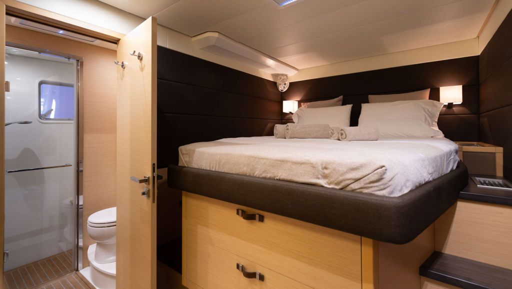Pearly Gates - Boat Images