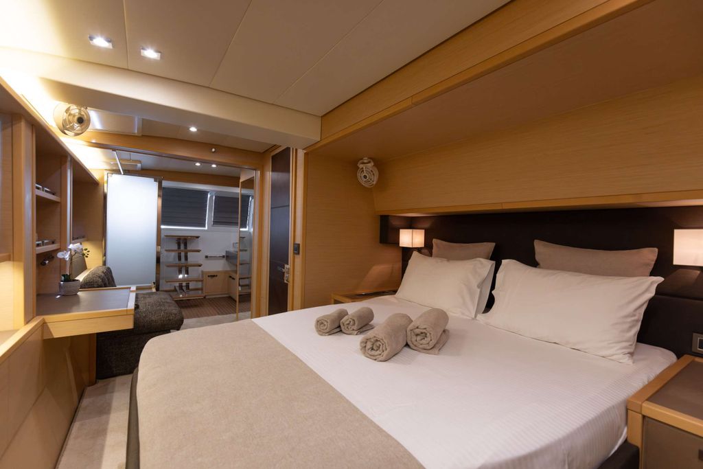 Pearly Gates - Boat Images