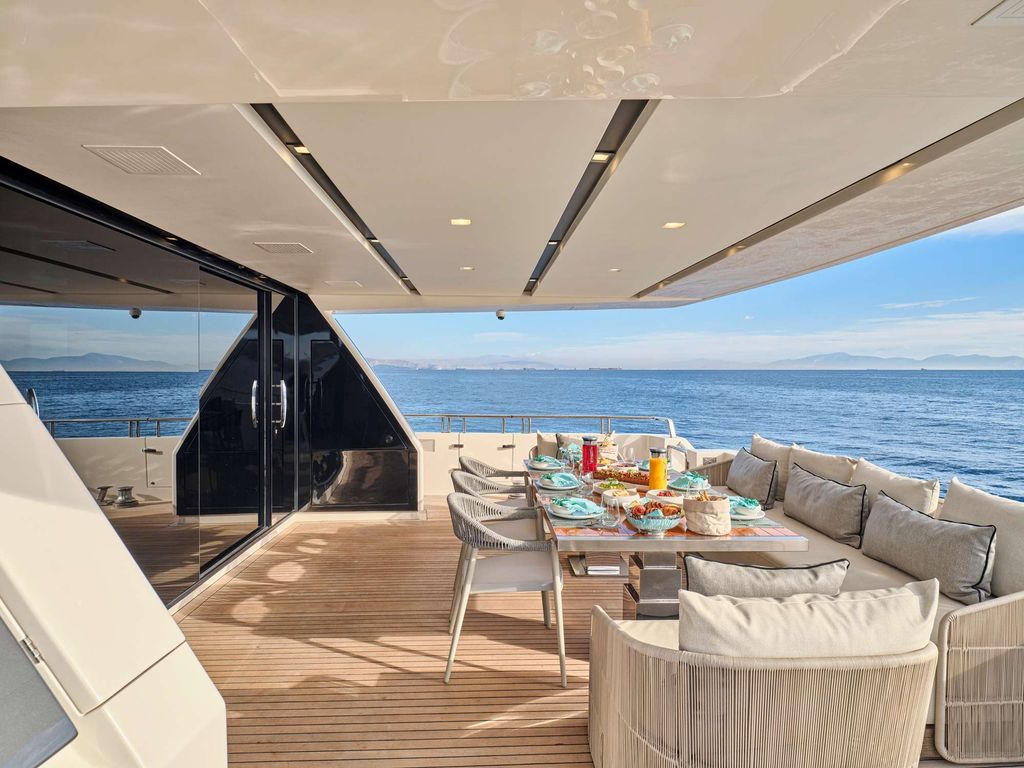 GOLDEN YACHT - Boat Images