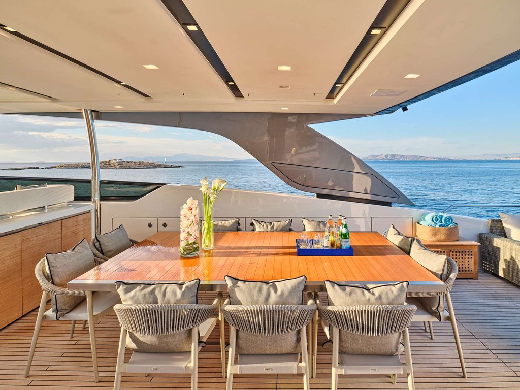 GOLDEN YACHT - Boat Images