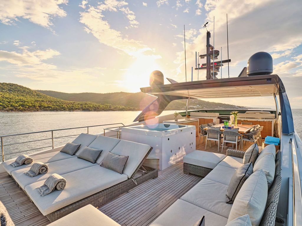 GOLDEN YACHT - Boat Images