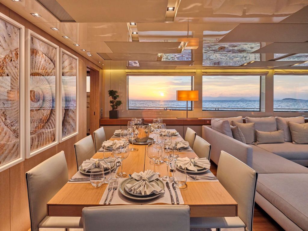 GOLDEN YACHT - Boat Images