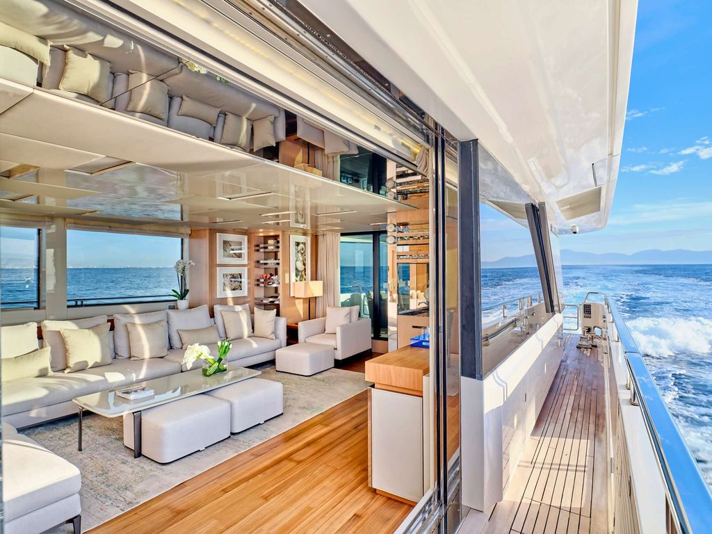 GOLDEN YACHT - Boat Images