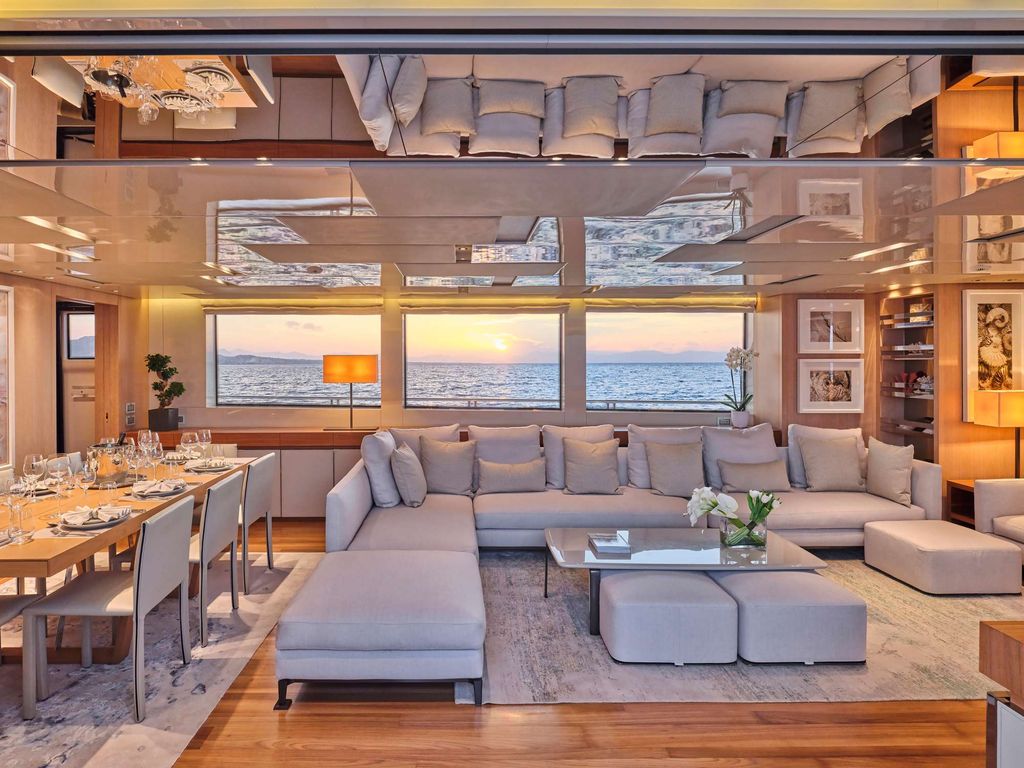 GOLDEN YACHT - Boat Images