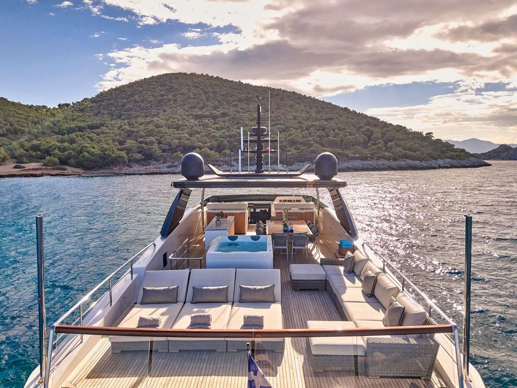 GOLDEN YACHT - Boat Images