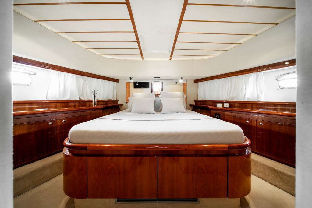 SIMPLY BRILLIANT - Boat Images
