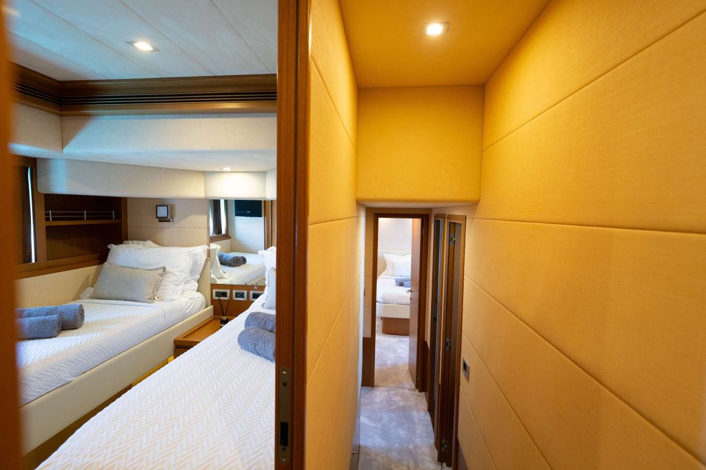 NINETEEN - Boat Images