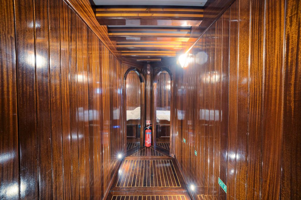 THALASSA - Boat Images