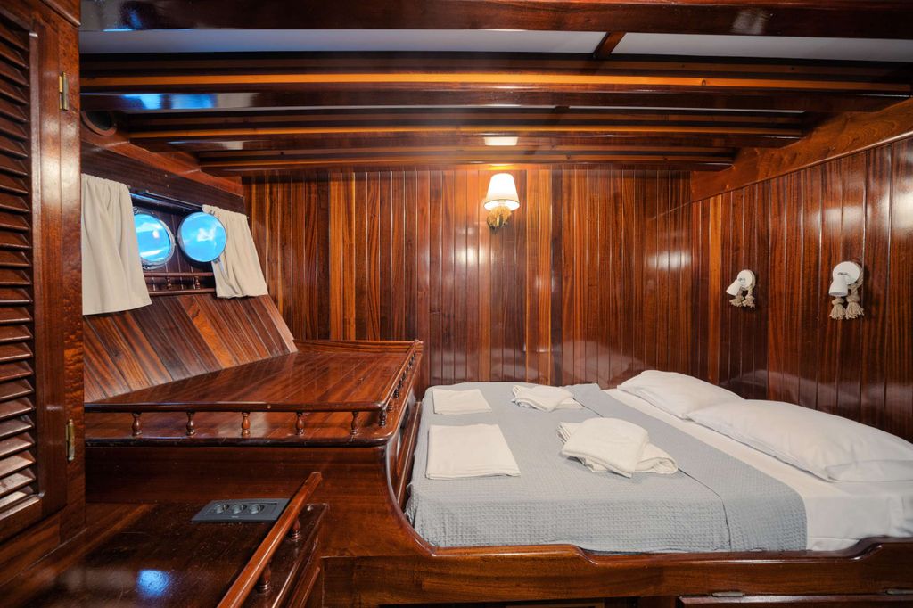 THALASSA - Boat Images