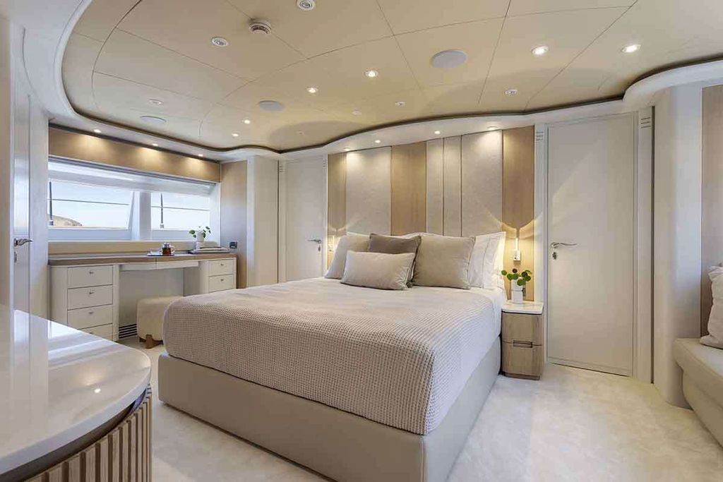 PARADISE - Boat Images