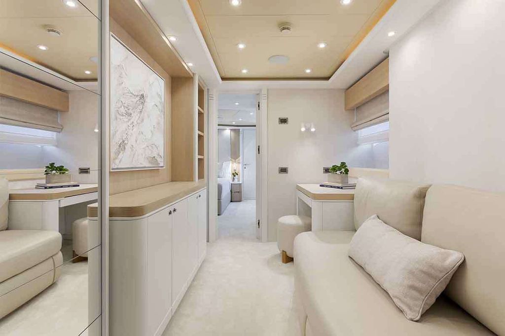 PARADISE - Boat Images