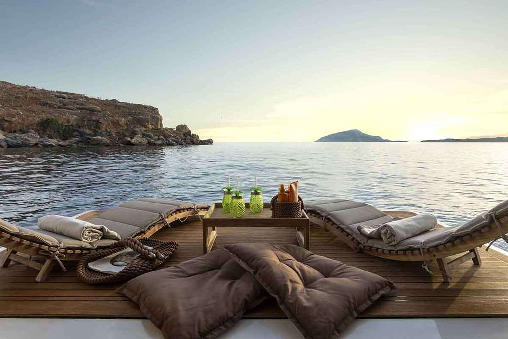 PARADISE - Boat Images