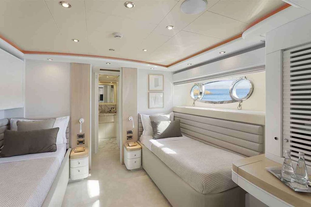 PARADISE - Boat Images