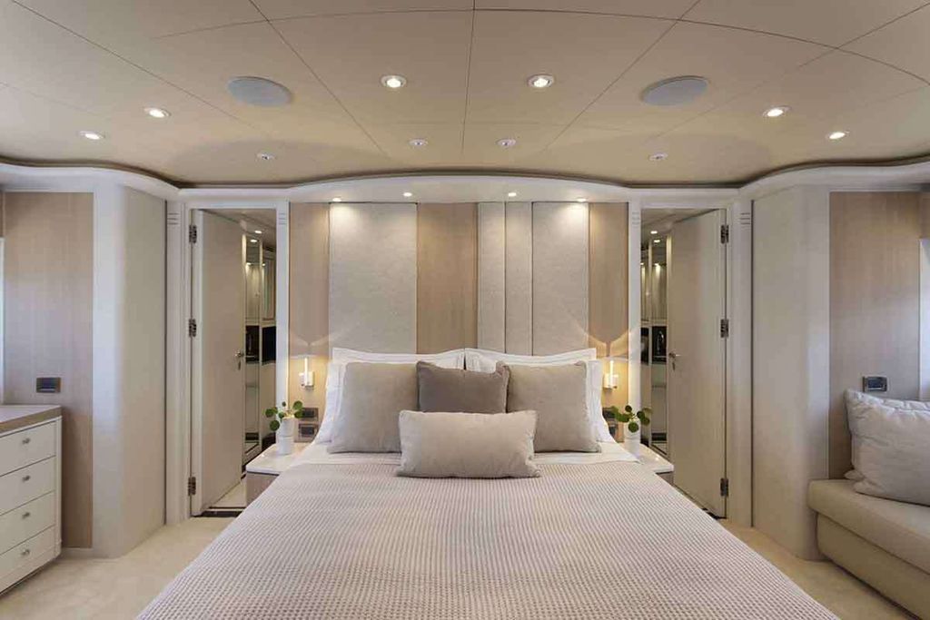 PARADISE - Boat Images