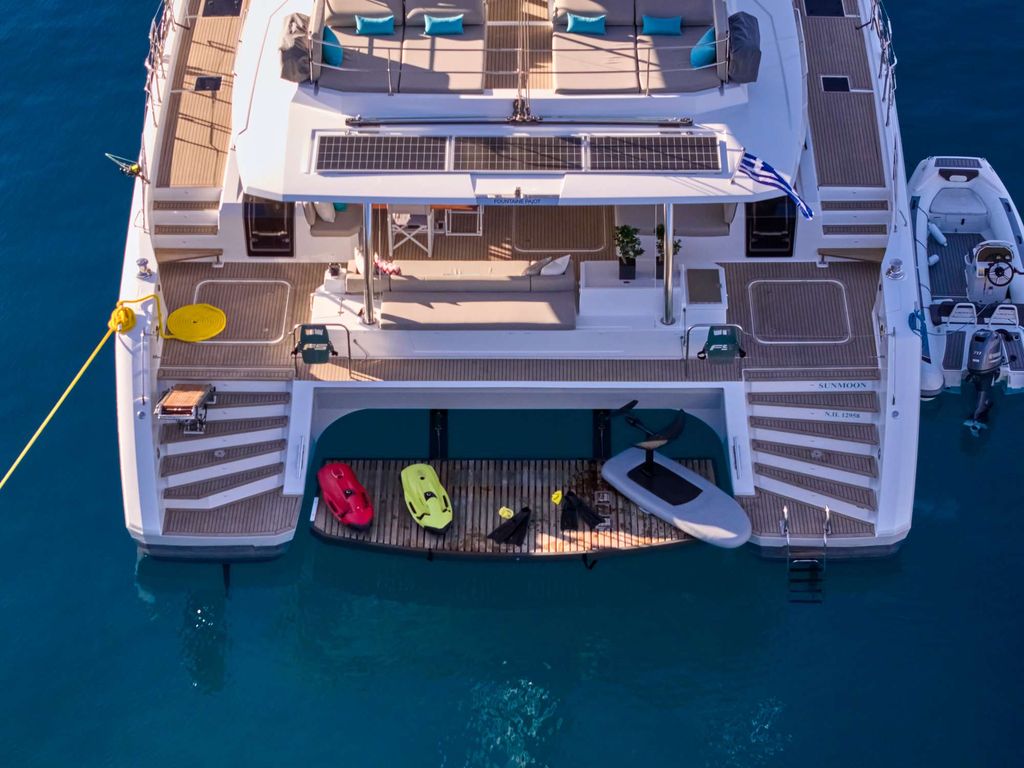 SUNMOON - Boat Images