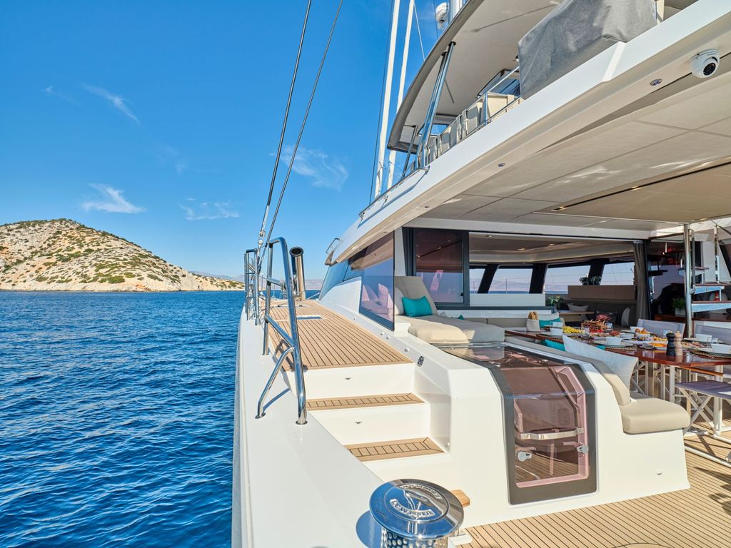 SUNMOON - Boat Images
