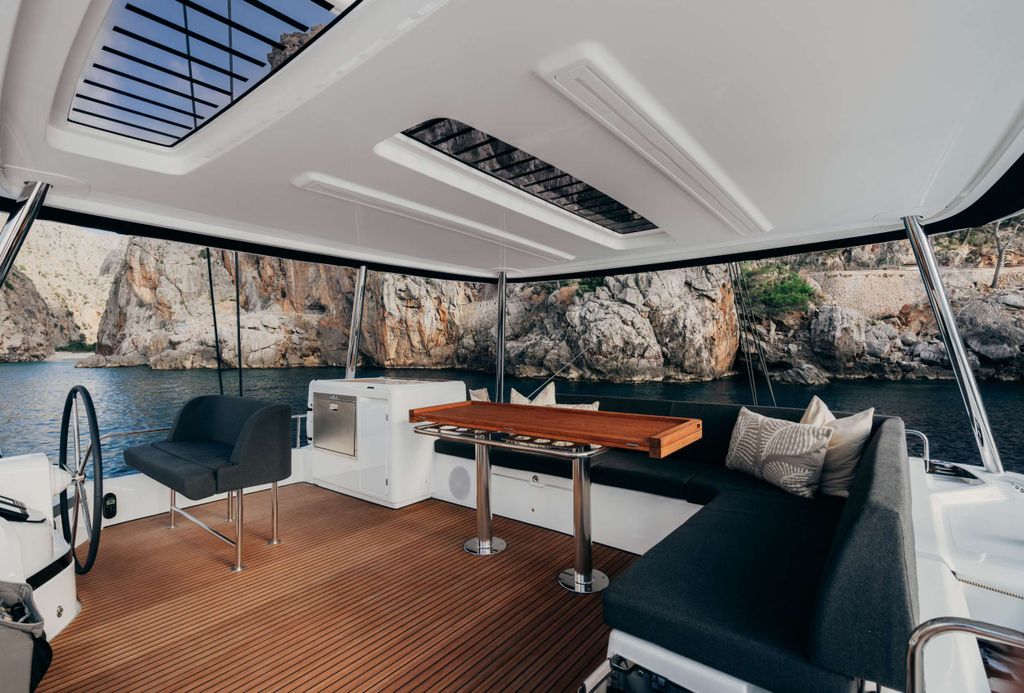 ALMOSTA ROAD - Boat Images