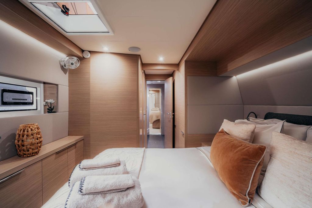 ALMOSTA ROAD - Boat Images