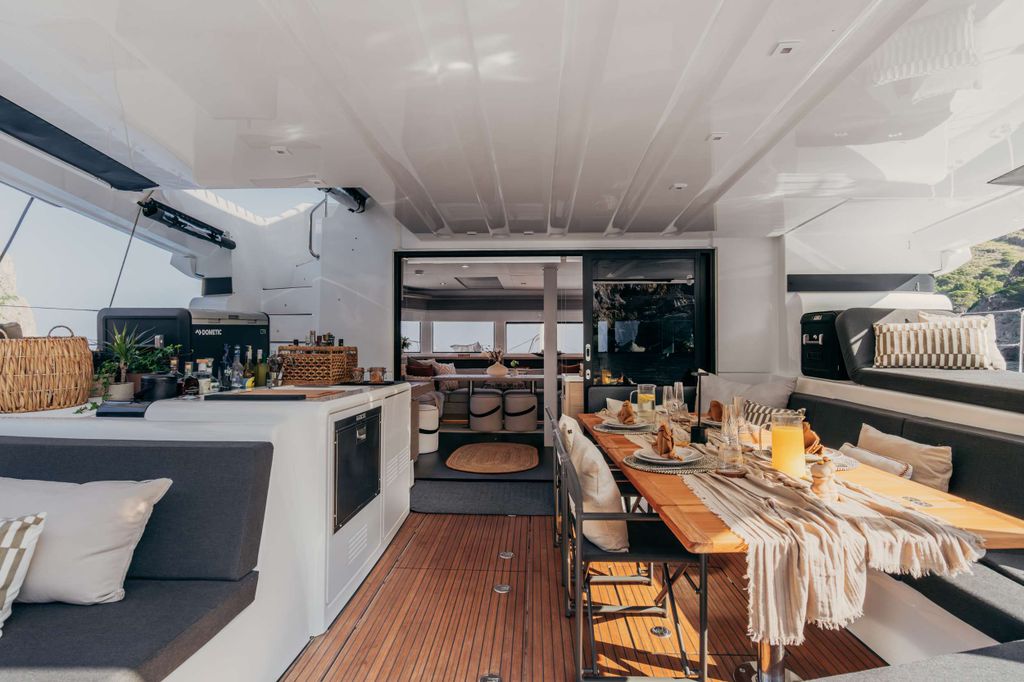 ALMOSTA ROAD - Boat Images