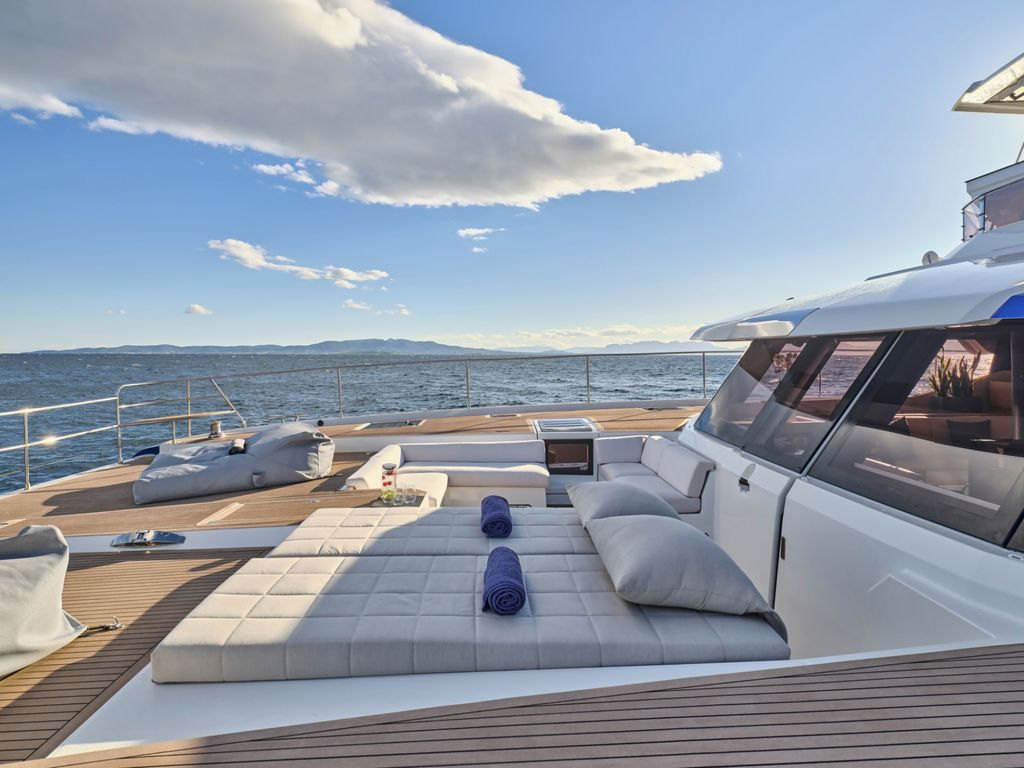 MAJESTY OF GREECE - Boat Images