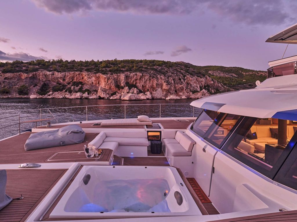 MAJESTY OF GREECE - Boat Images