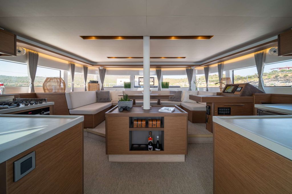 NOMAD II - Boat Images