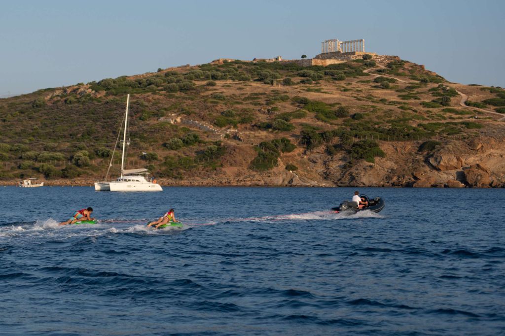 NOMAD II - Boat Images