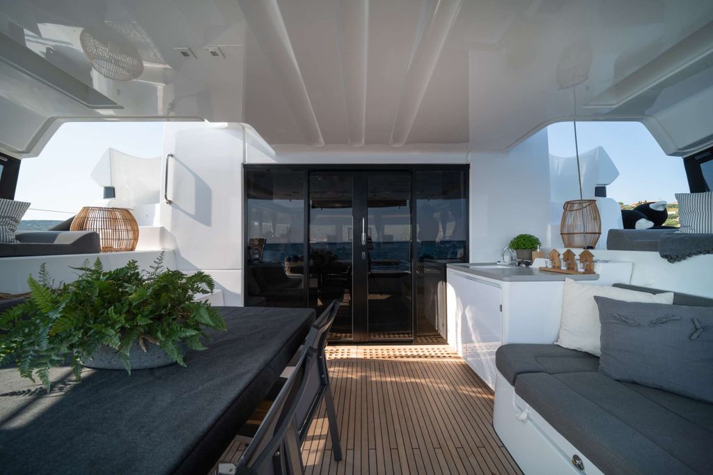 NOMAD II - Boat Images