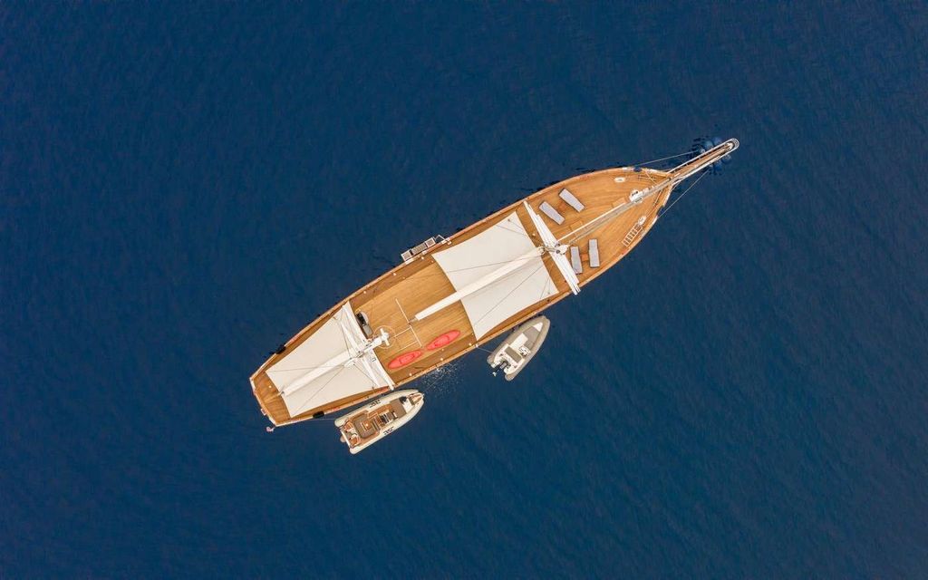 LE PIETRE - Boat Images